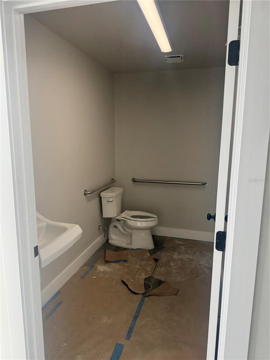 AMERACENTER PH 3 - Commercial Lease