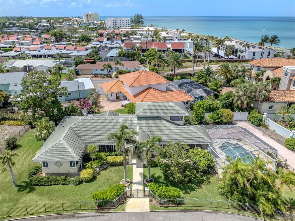 Photo of 24 Gulf Manor Drive, Venice, FL 34285 (MLS # N6144383)