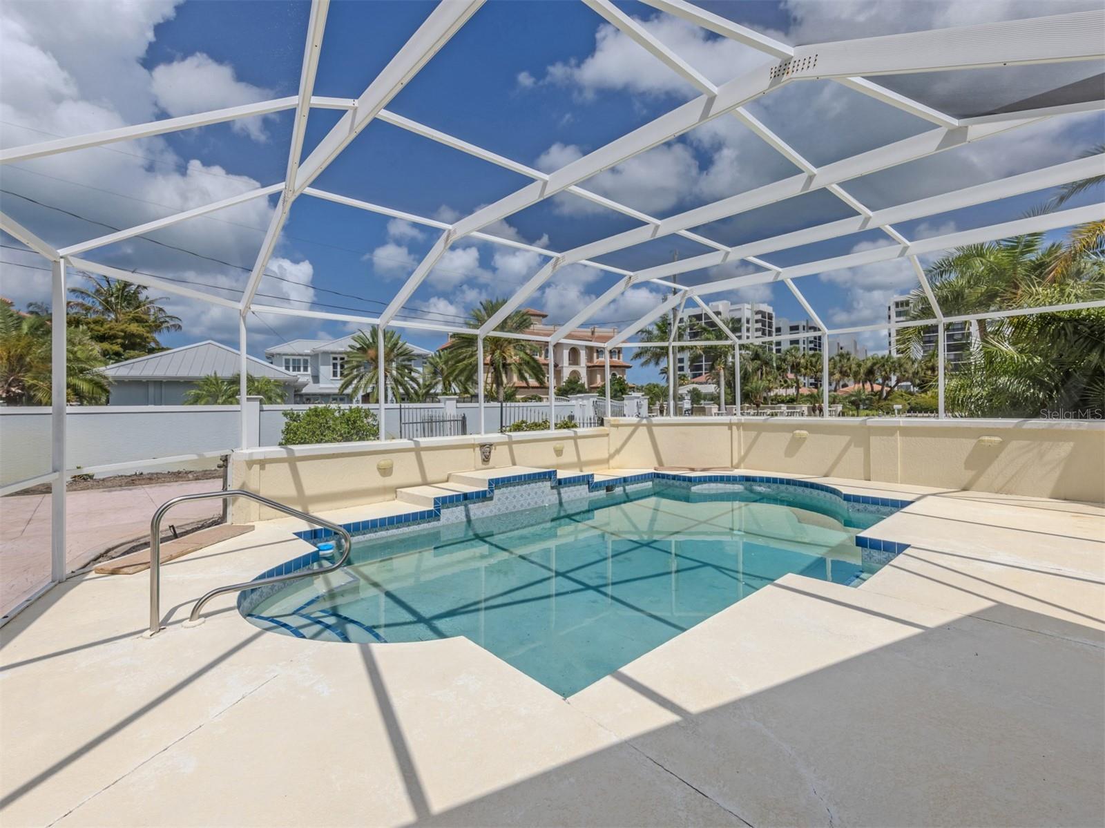 GULF MANOR - Residential