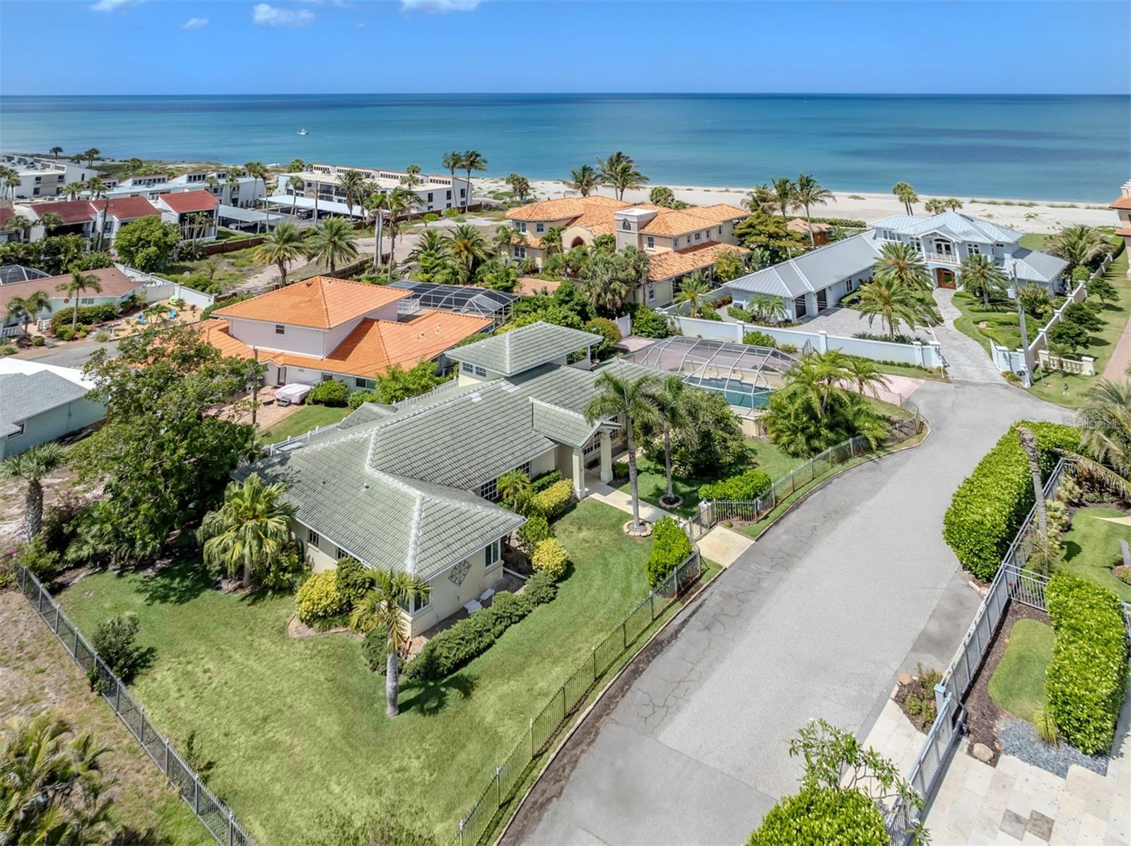 GULF MANOR - Residential