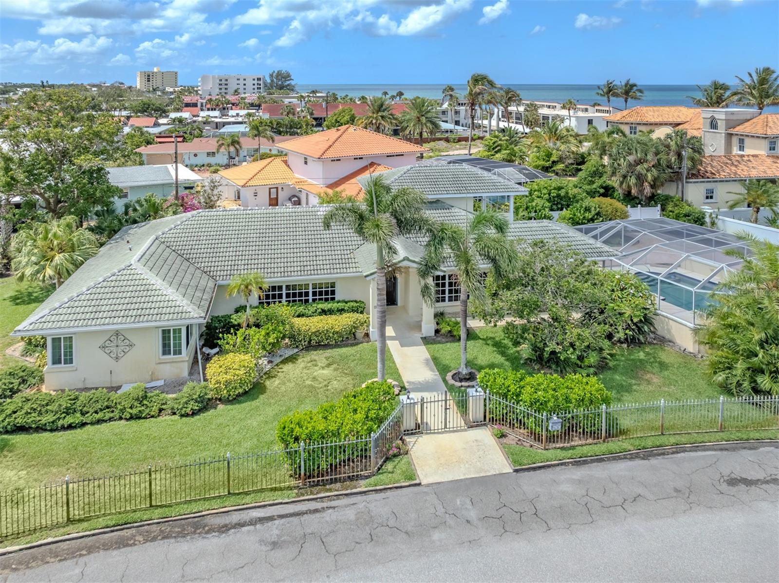 GULF MANOR - Residential