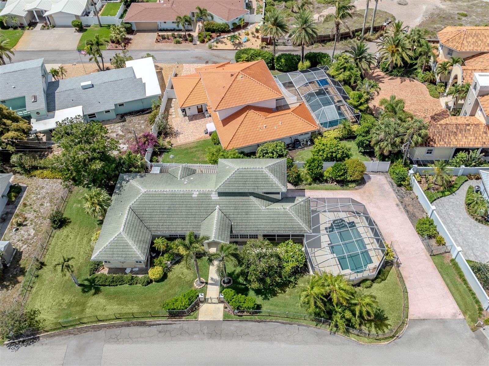GULF MANOR - Residential