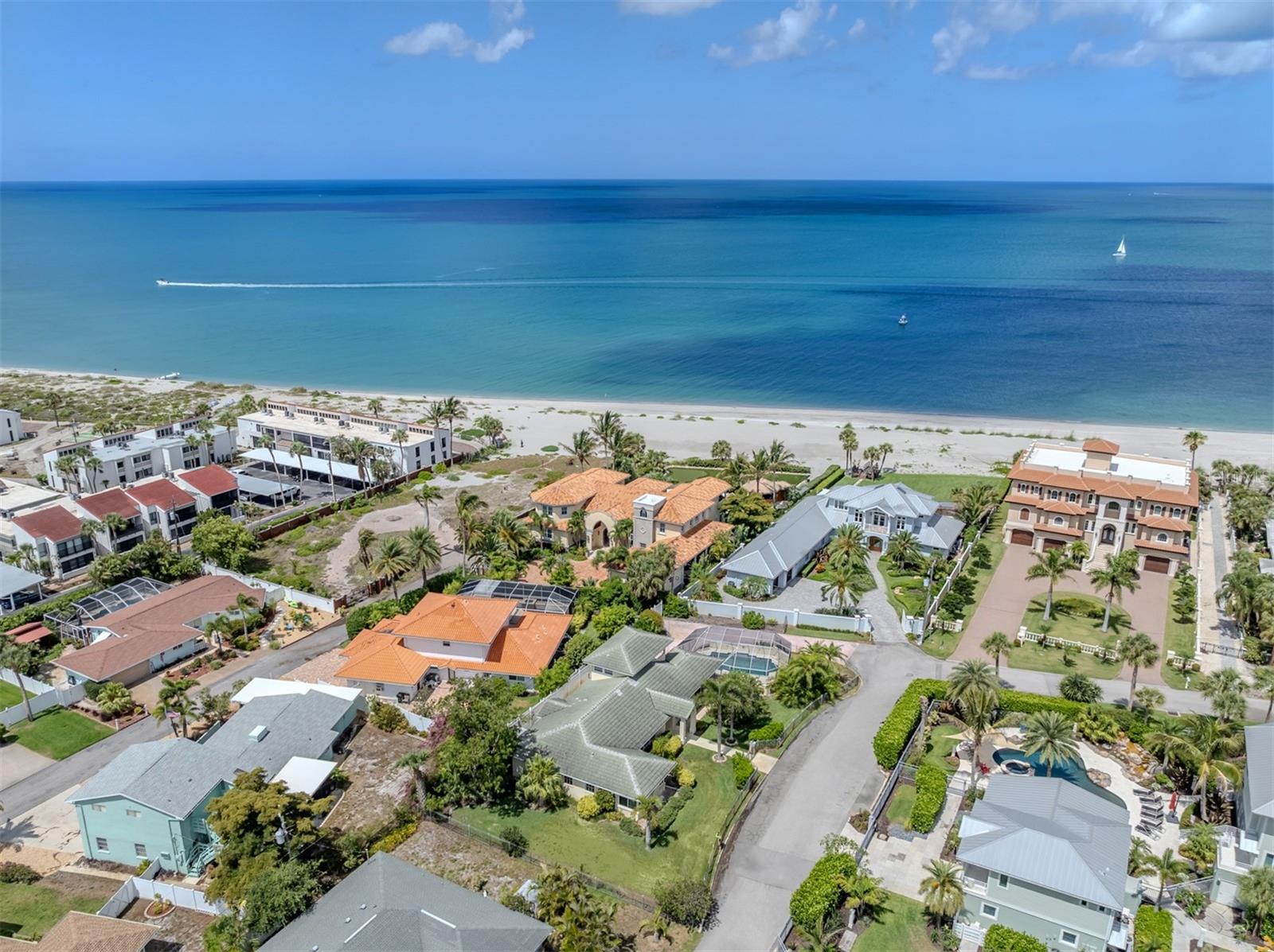 GULF MANOR - Residential