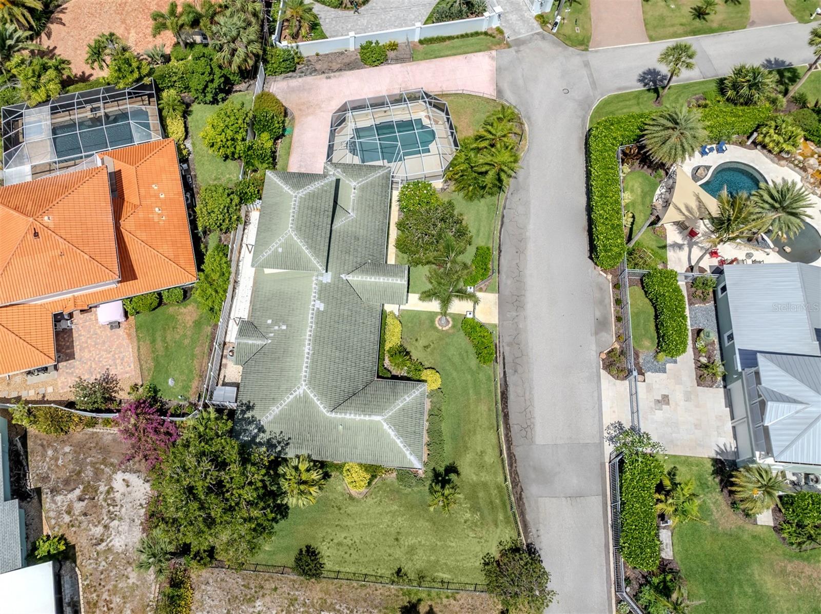 GULF MANOR - Residential