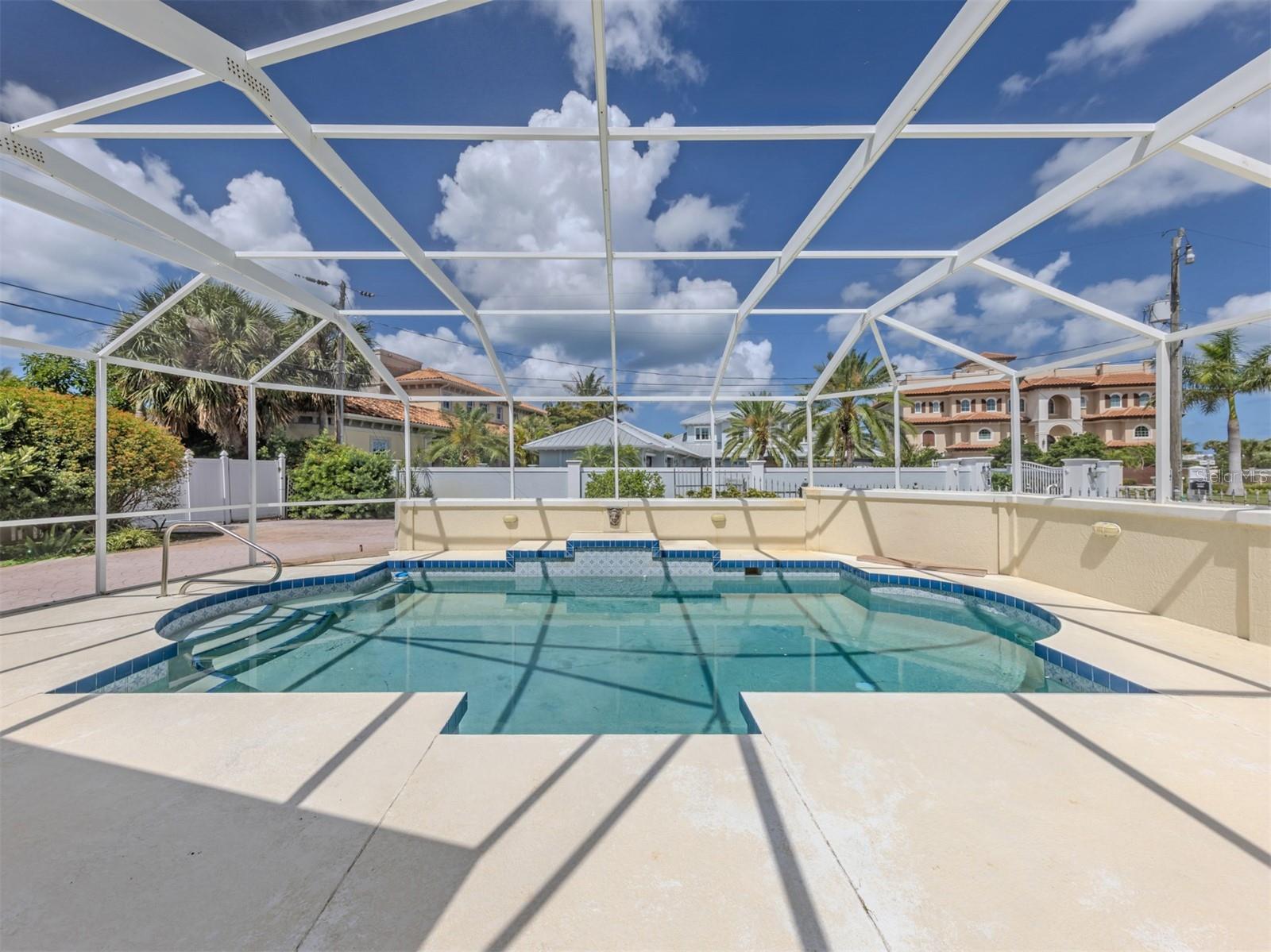 GULF MANOR - Residential