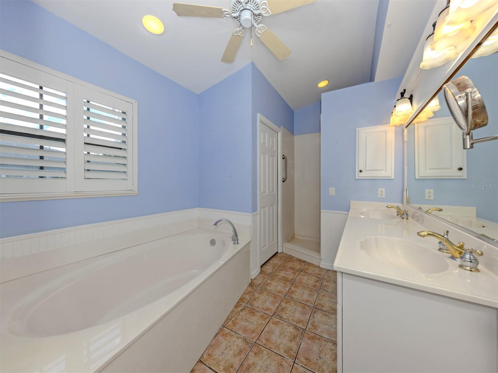 GULF MANOR - Residential