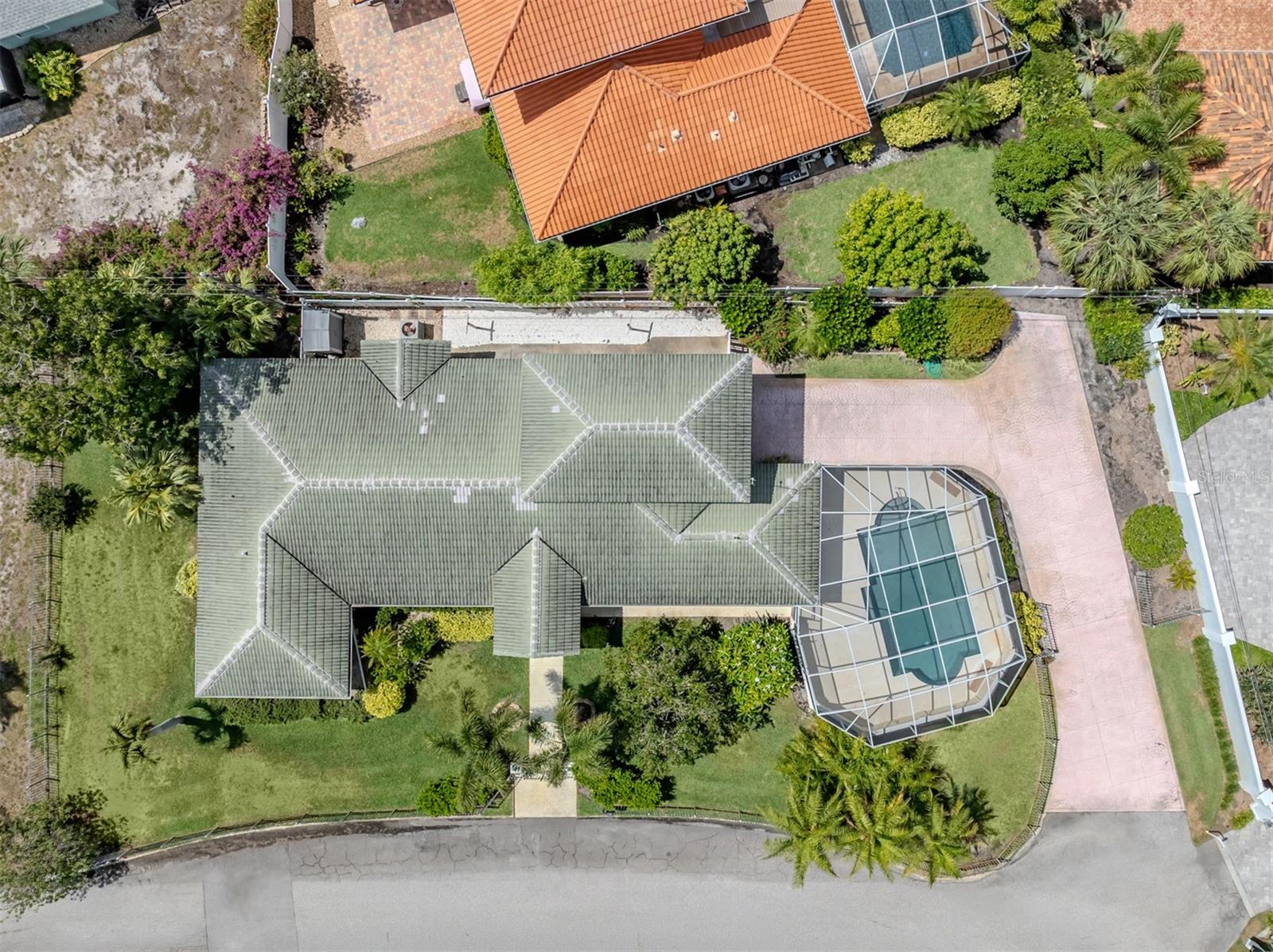 GULF MANOR - Residential