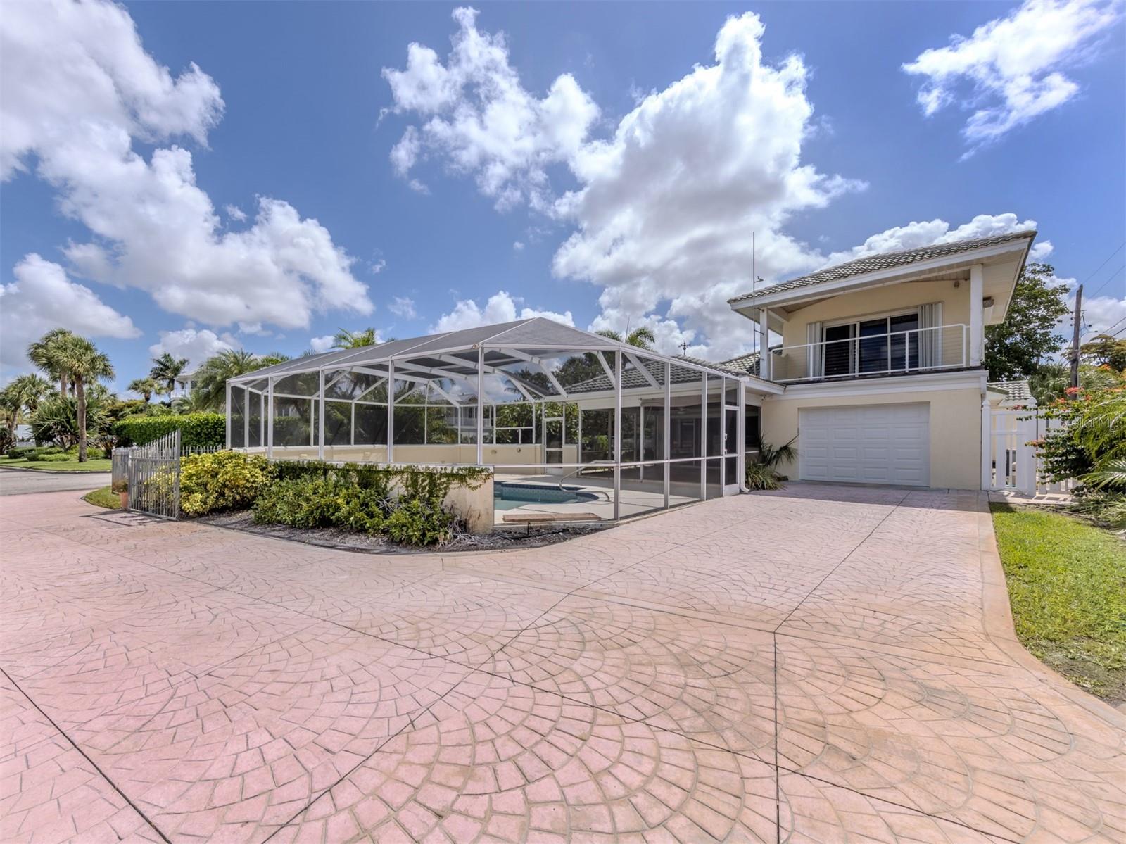 GULF MANOR - Residential
