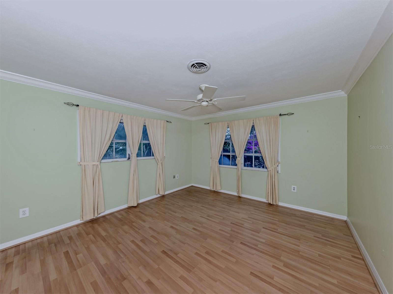 GULF MANOR - Residential