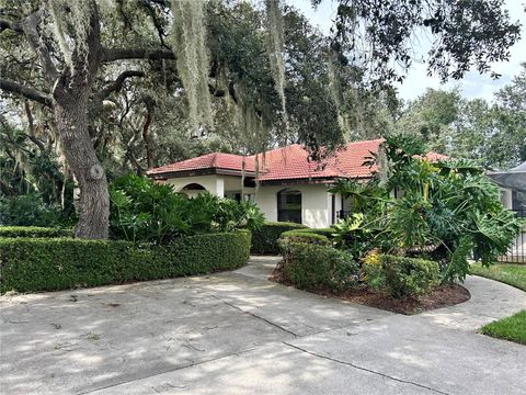 A home in LAKE WALES