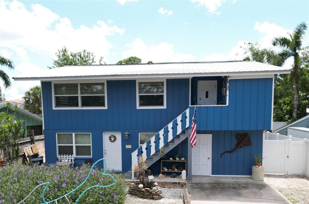 Photo of 113 Colonia Lane W, Nokomis, FL 34275 (MLS # A4665224)