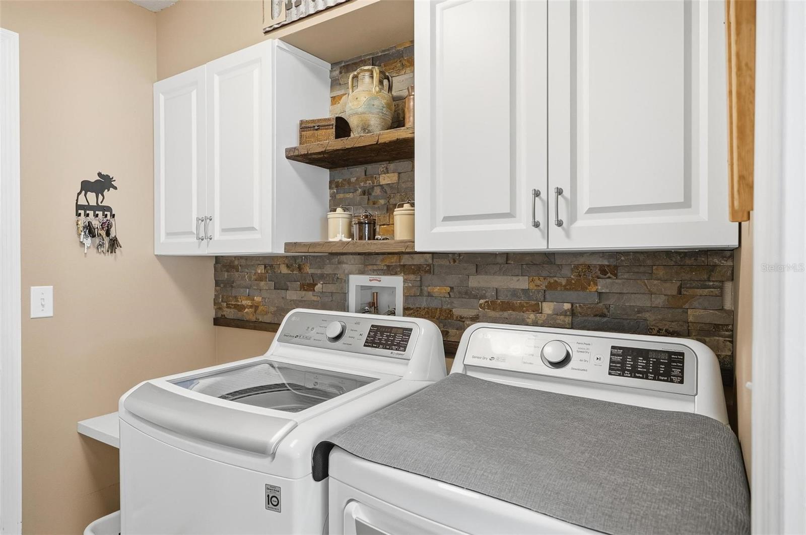 PINE LAKES - Residential