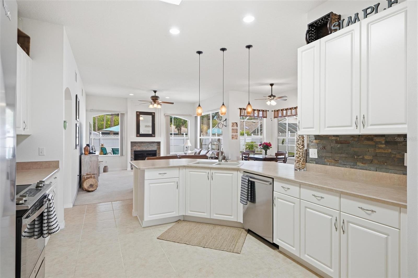 PINE LAKES - Residential