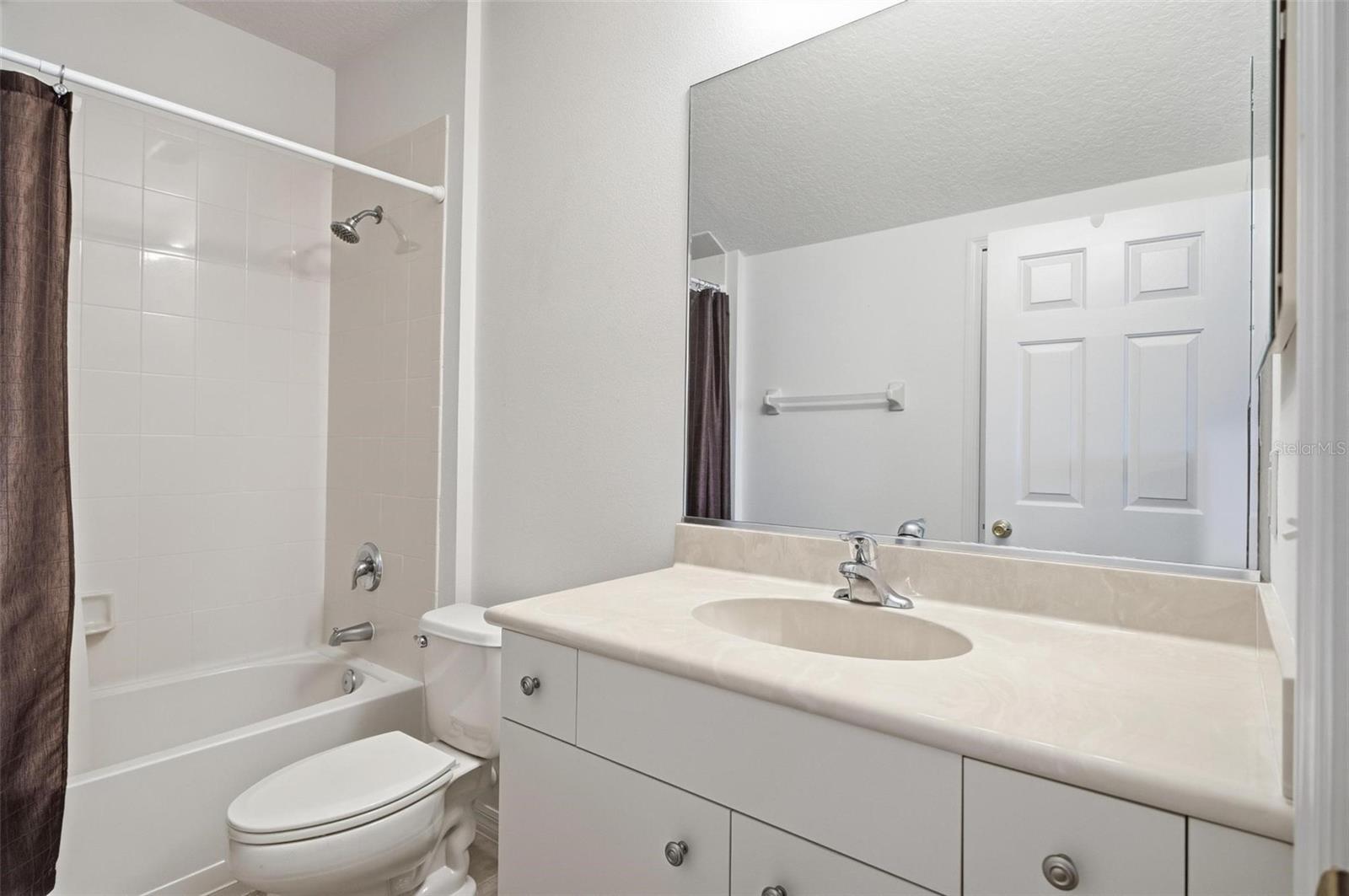 PINE LAKES - Residential