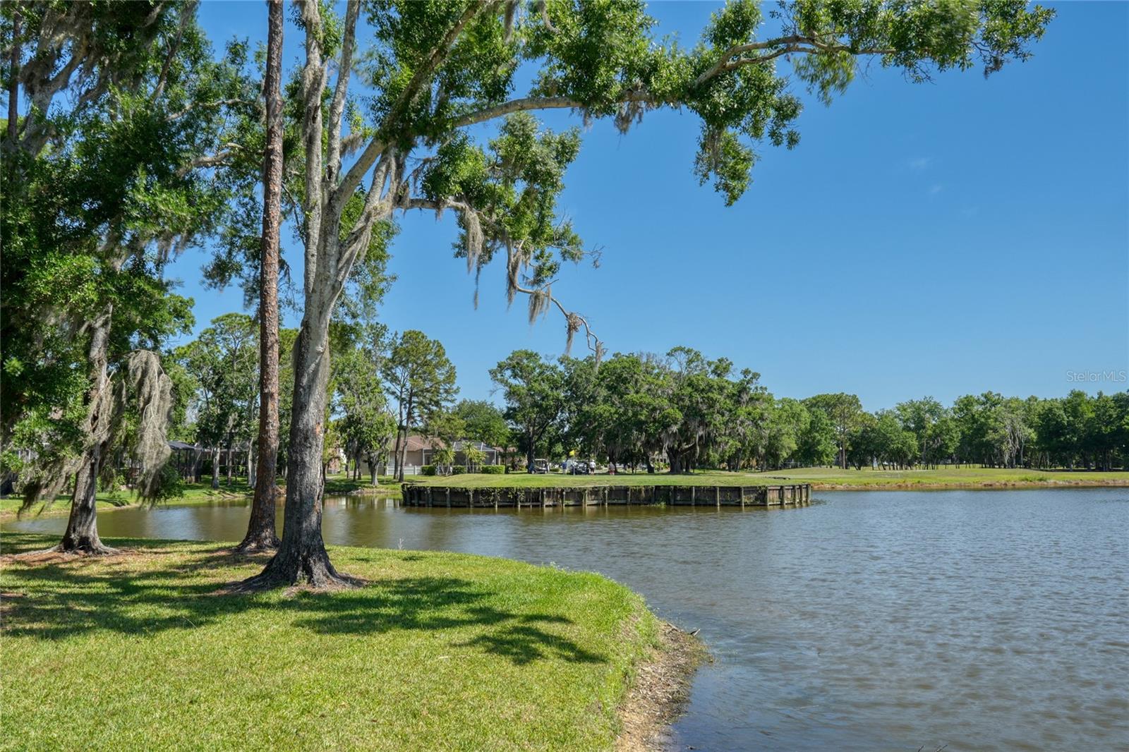 WINDSOR PARK AT THE EAGLES-FI - Residential