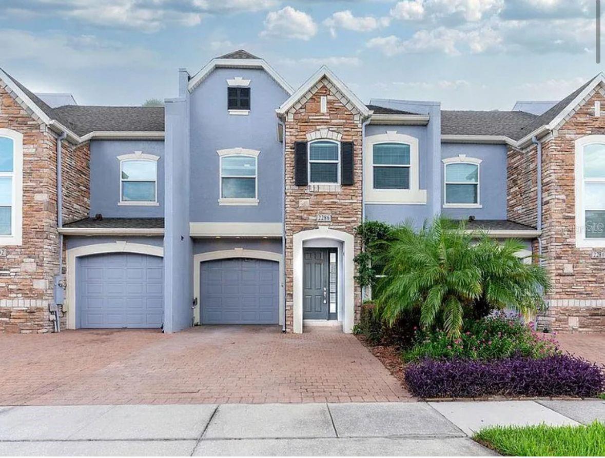 Beautiful house in a condominium just minutes away from everything! This property has an abundance of natural light and a spacious layout that includes a large kitchen, high ceilings, a spacious living room, and a screened-in covered porch. You will enjoy your covered porch that opens up to your backyard. The second floor features a huge open loft that can be used as an office, in addition to the master suite and other very spacious bedrooms. This amazing condominium home is located just minutes from the airport, Lake Nona, University City, Universal Studios, SeaWorld, and Walt Disney World, as well as many shopping, dining, and public transportation options.