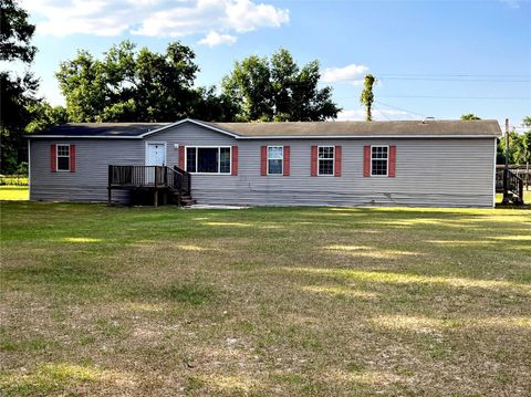 A home in PLANT CITY