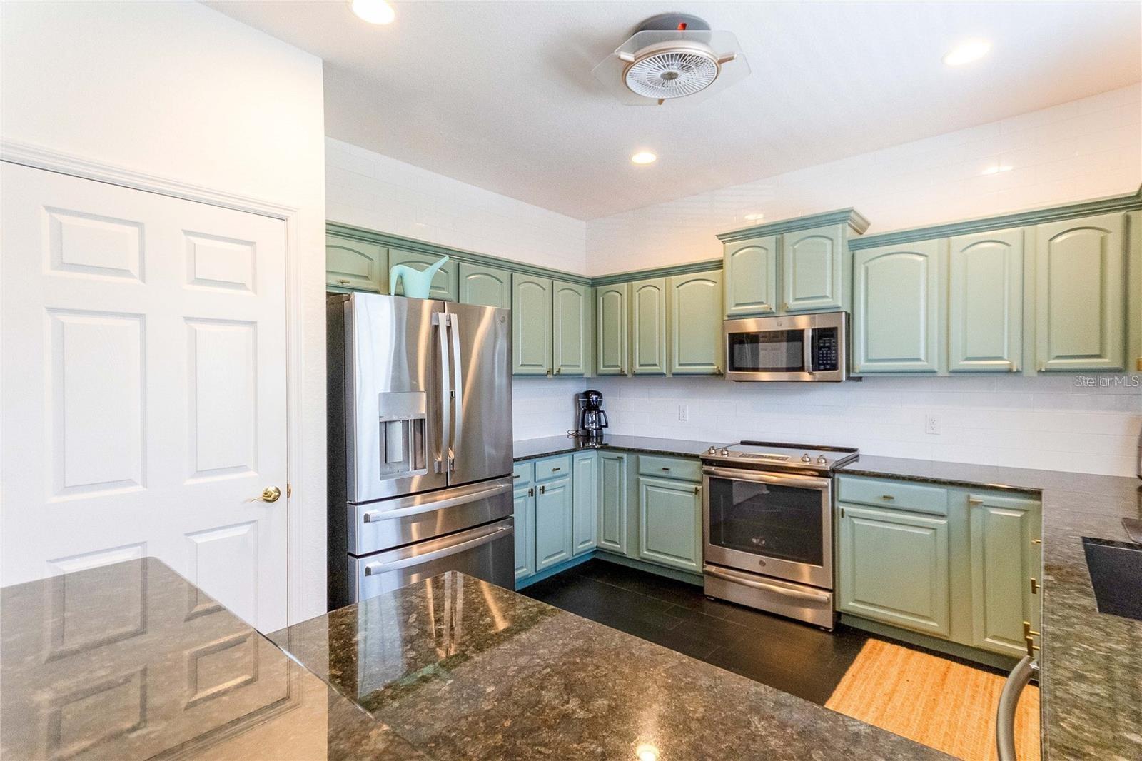 RIVERBAY TWNHMS PH THREE - Residential Lease