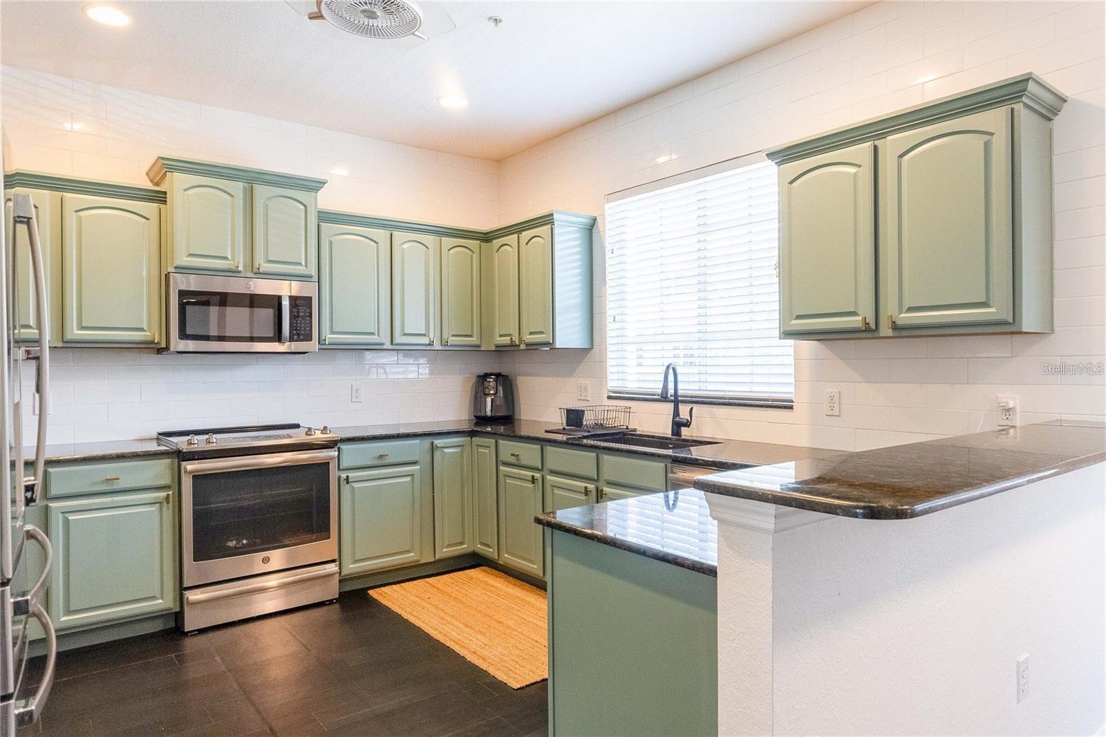 RIVERBAY TWNHMS PH THREE - Residential Lease