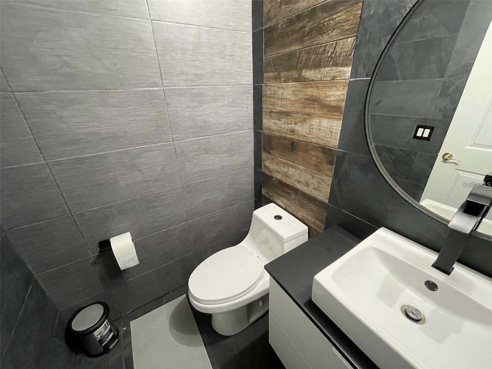 RIVERBAY TWNHMS PH THREE - Residential Lease