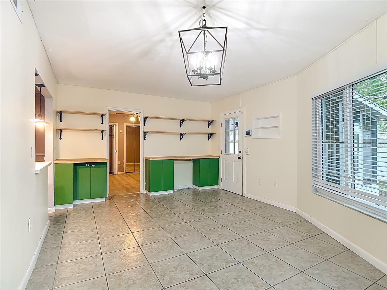 WILLIAMSBURG ESTATES - Residential