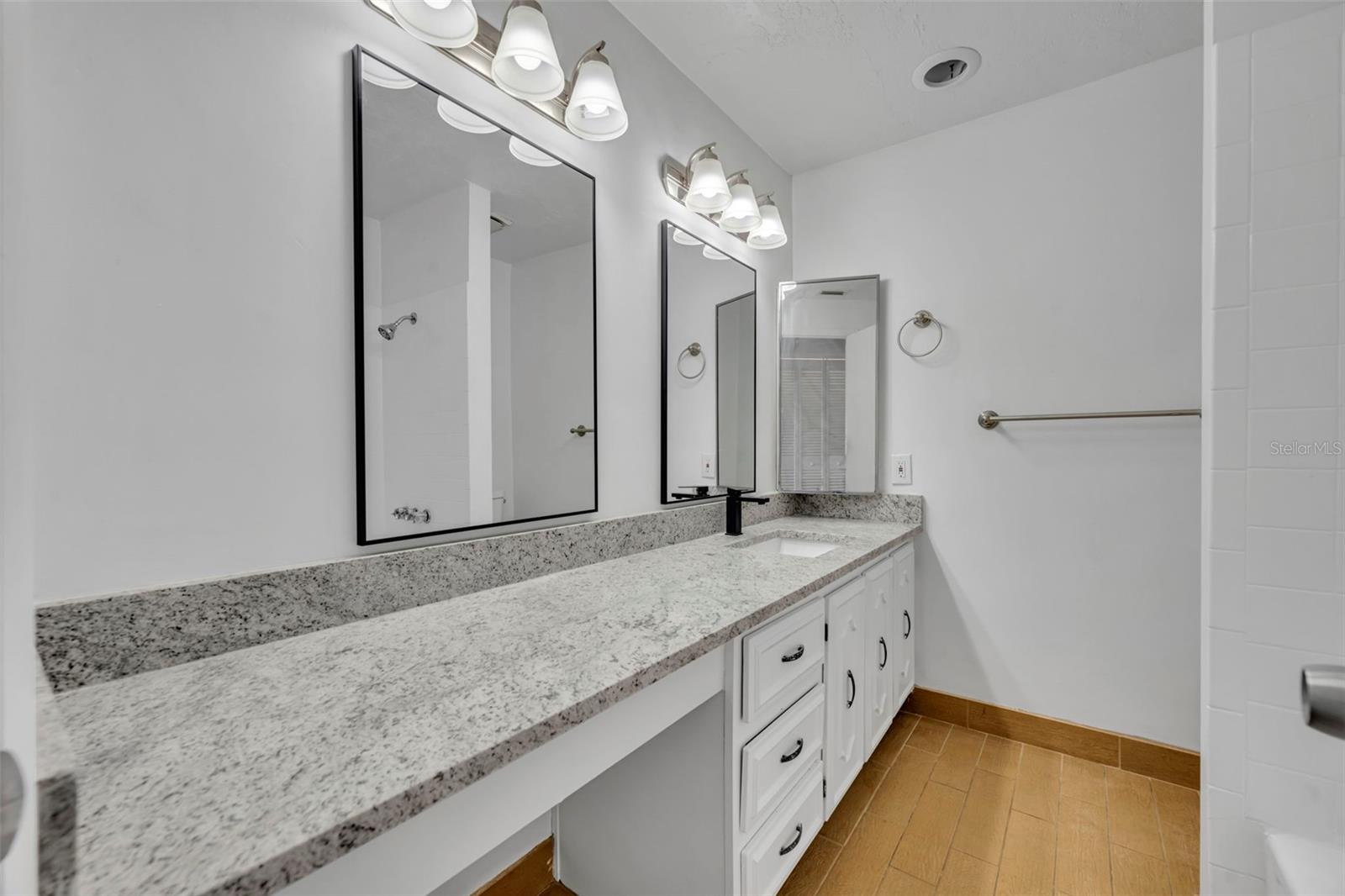 SANDALWOOD CONDO - Residential