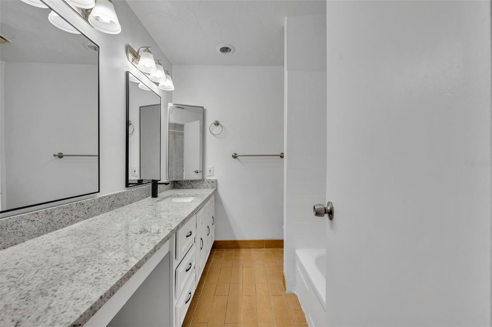 SANDALWOOD CONDO - Residential