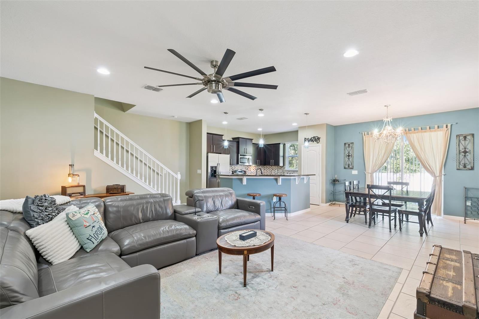 1352 SCARLET OAK LOOP