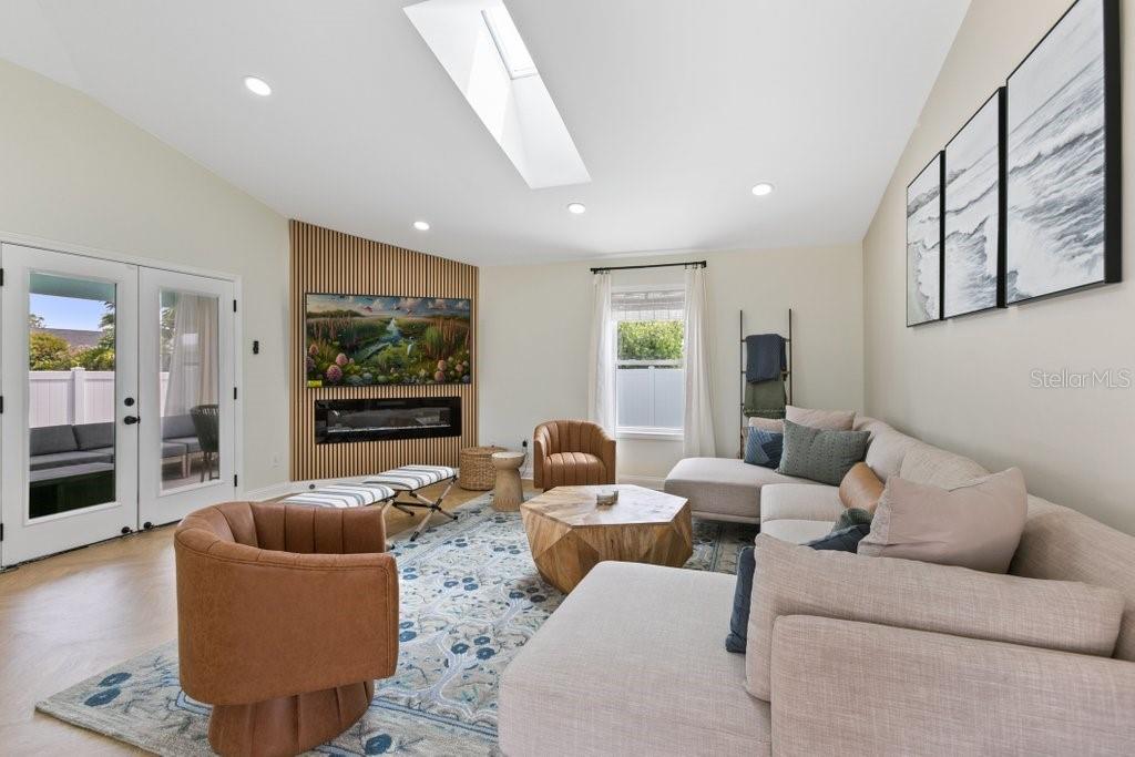 HAWAIIAN ISLE ESTATES - Residential