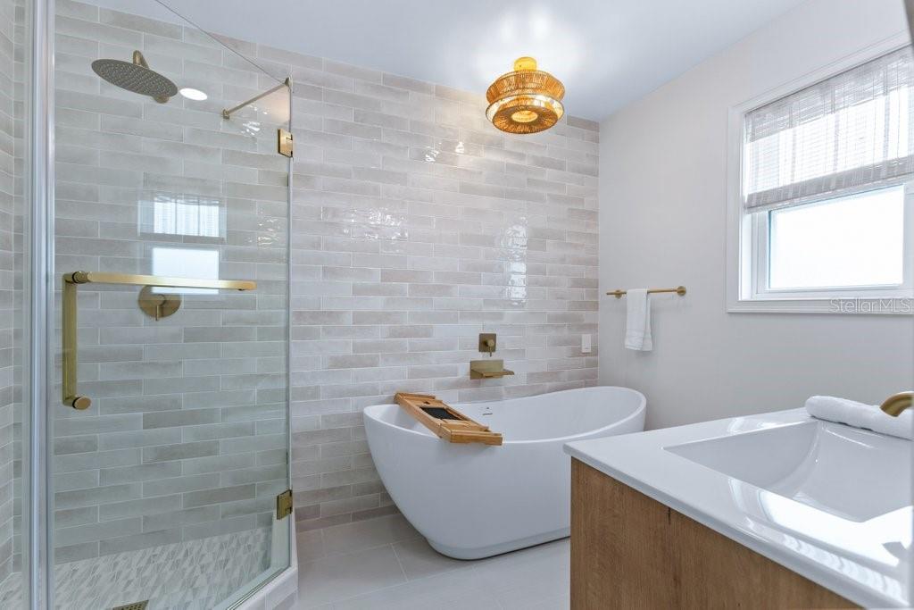 HAWAIIAN ISLE ESTATES - Residential