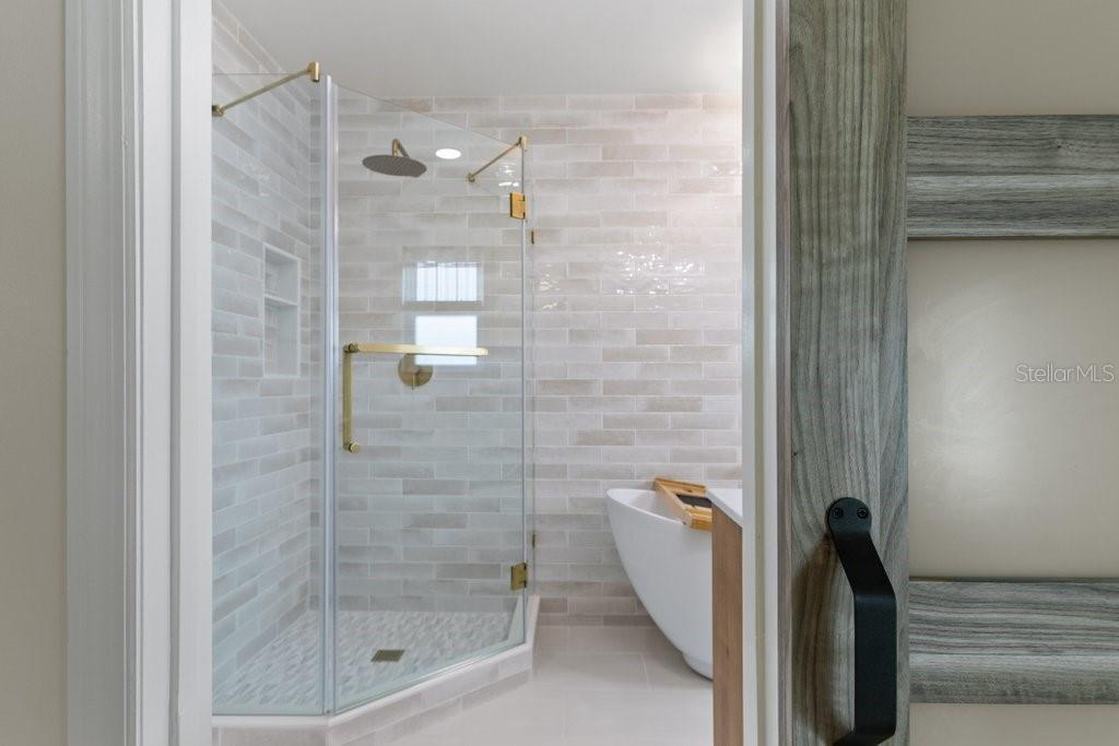 HAWAIIAN ISLE ESTATES - Residential