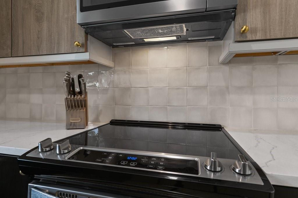 HAWAIIAN ISLE ESTATES - Residential