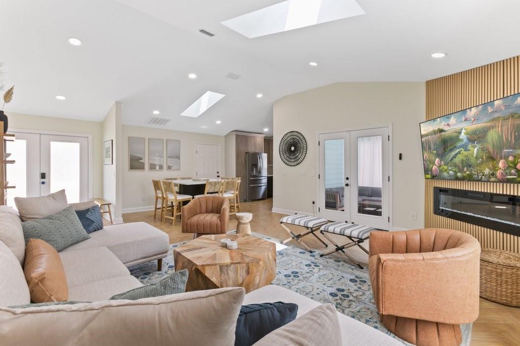 HAWAIIAN ISLE ESTATES - Residential