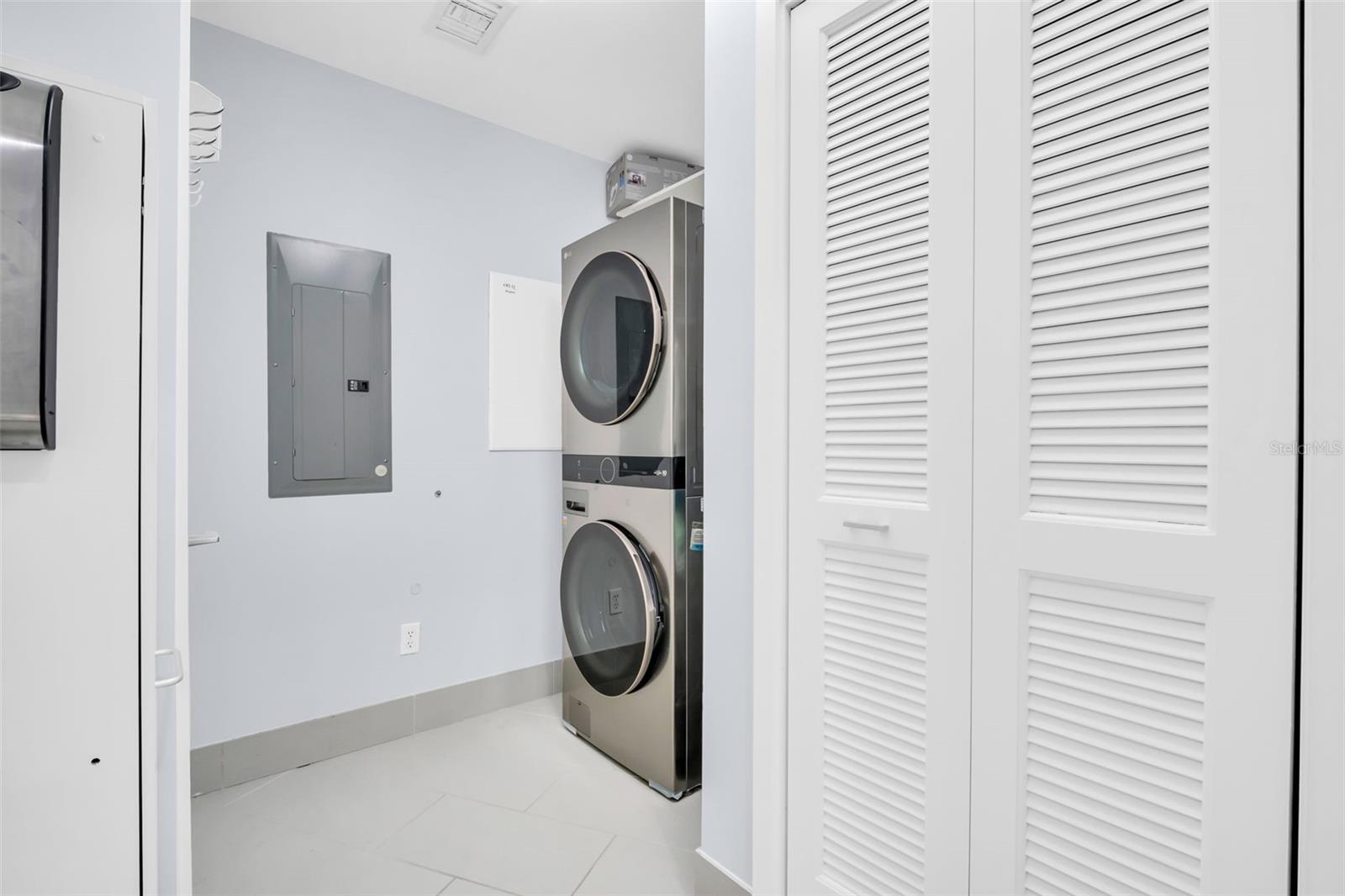 SIGNATURE PLACE CONDO - Residential