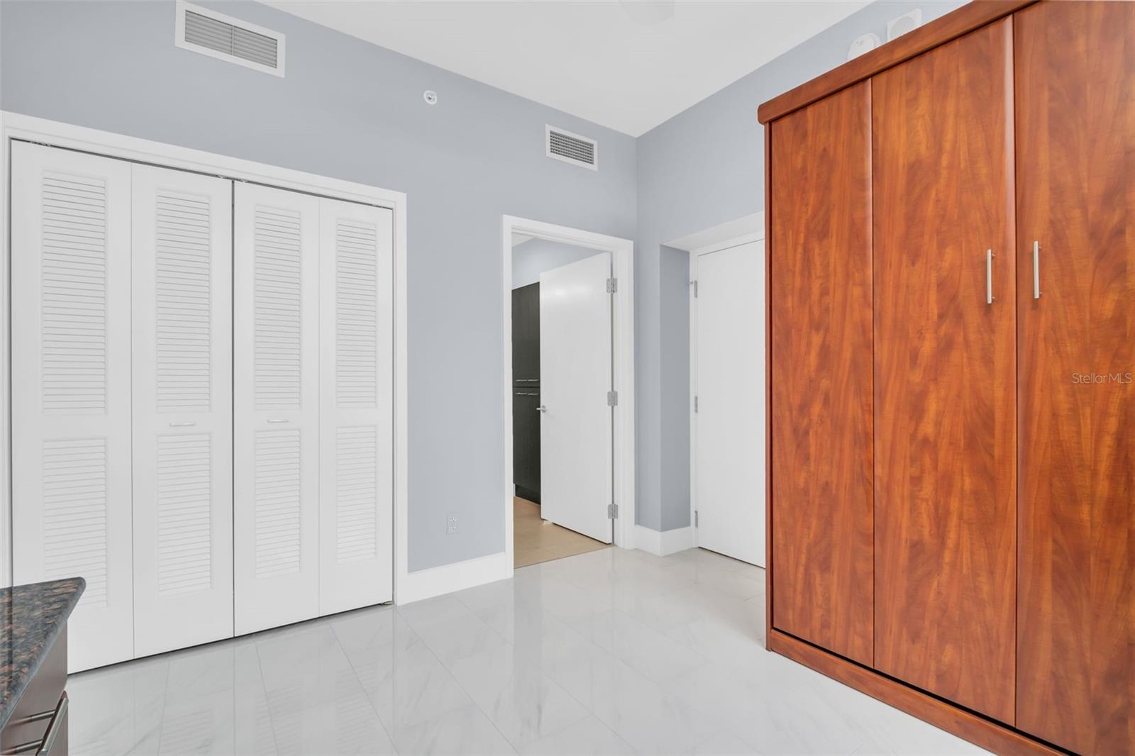 SIGNATURE PLACE CONDO - Residential