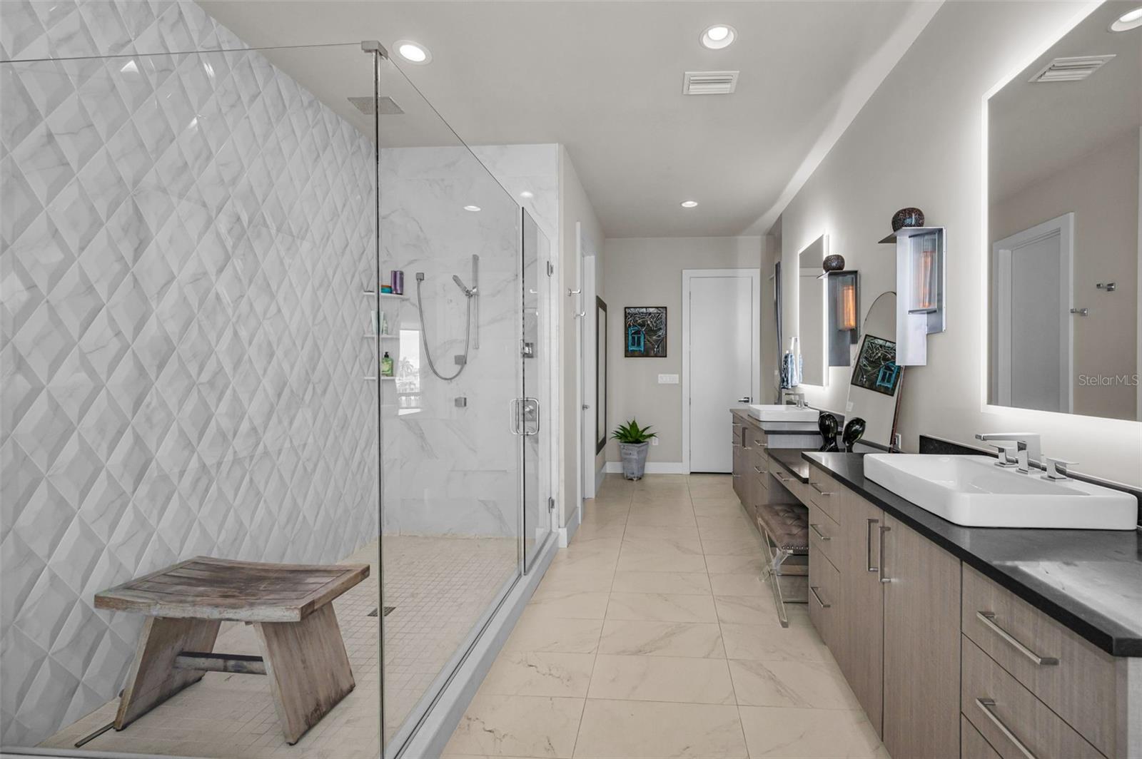 YACHT CLUB ESTATES - Residential