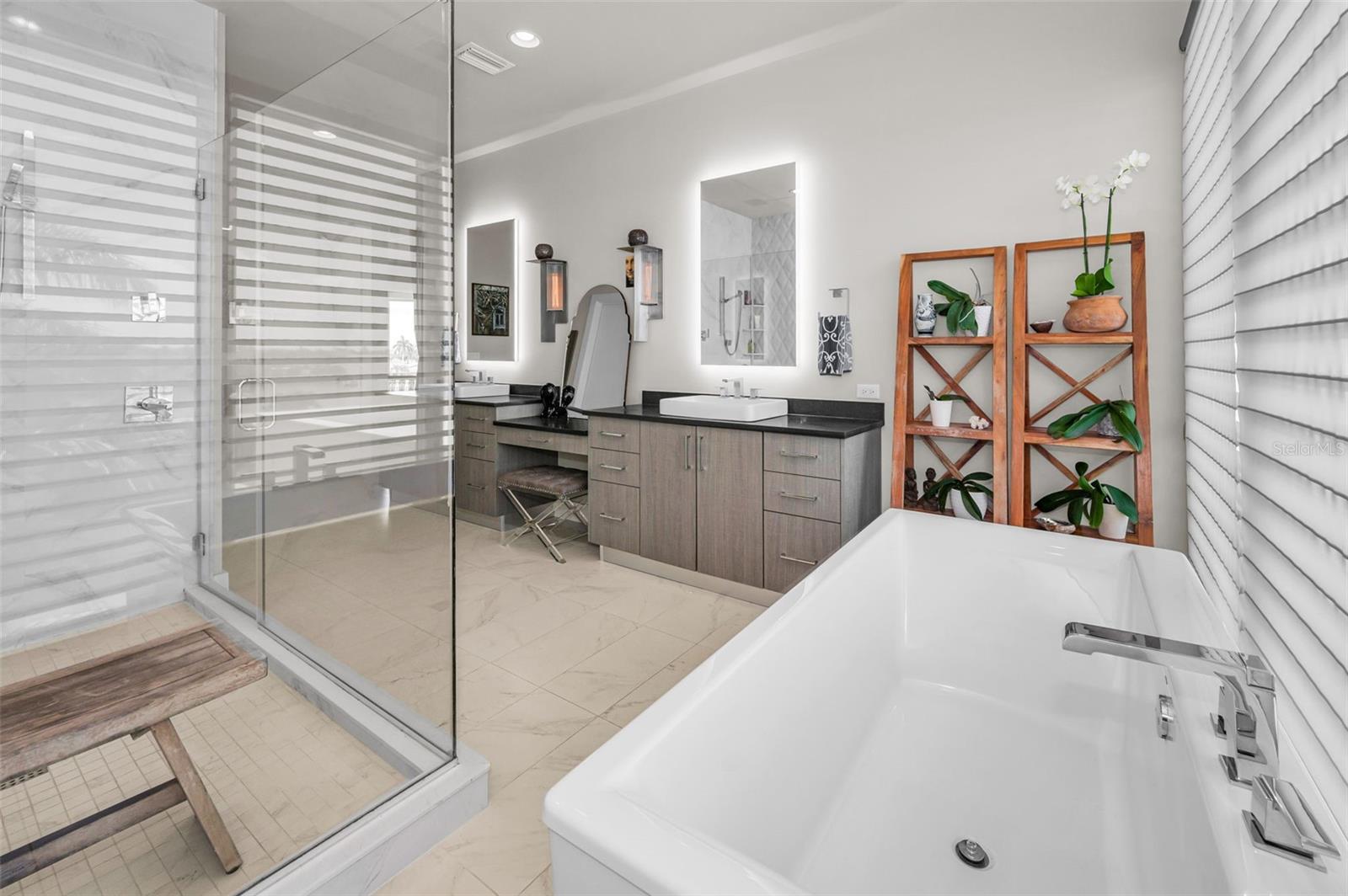 YACHT CLUB ESTATES - Residential