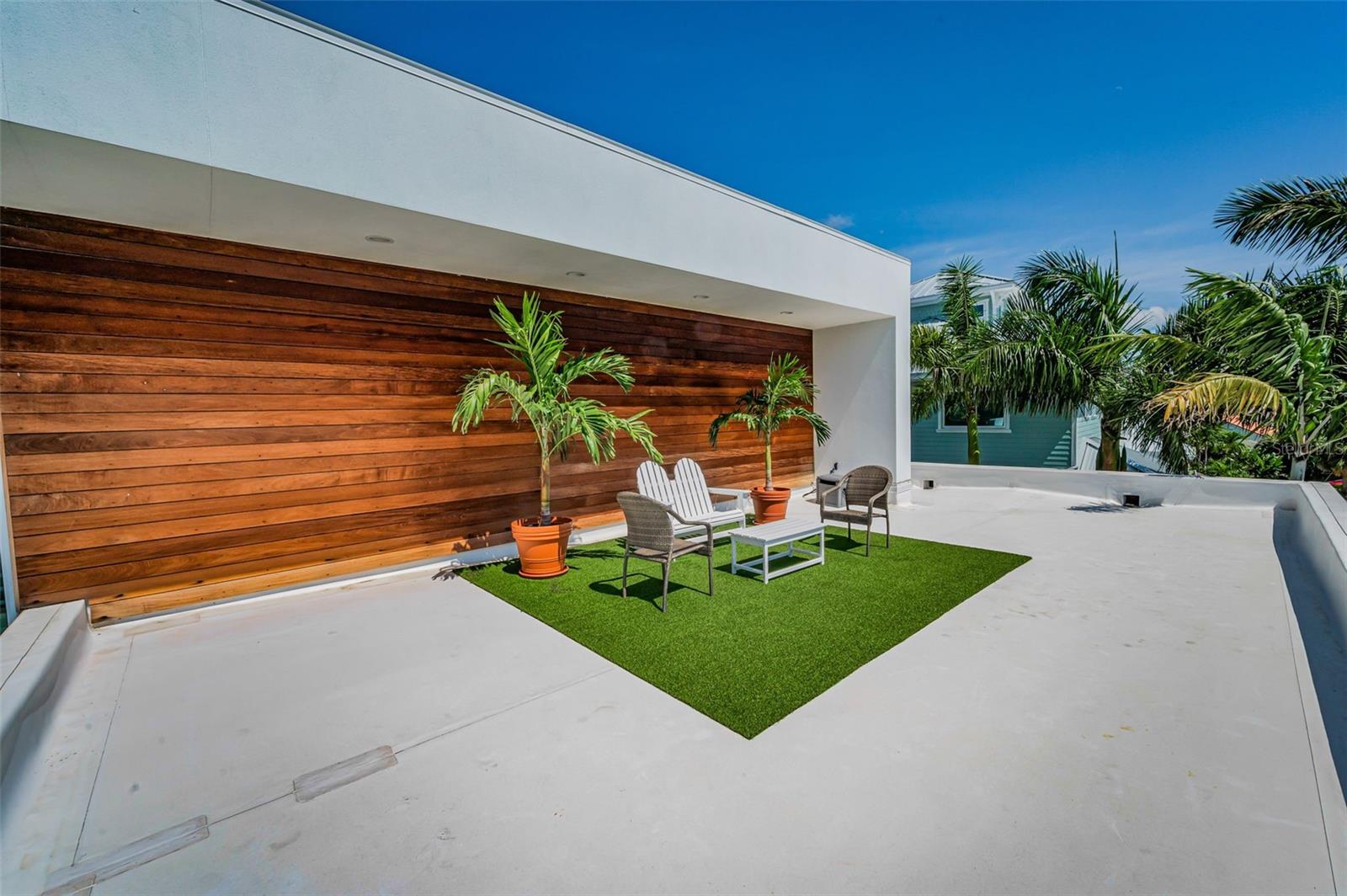 YACHT CLUB ESTATES - Residential