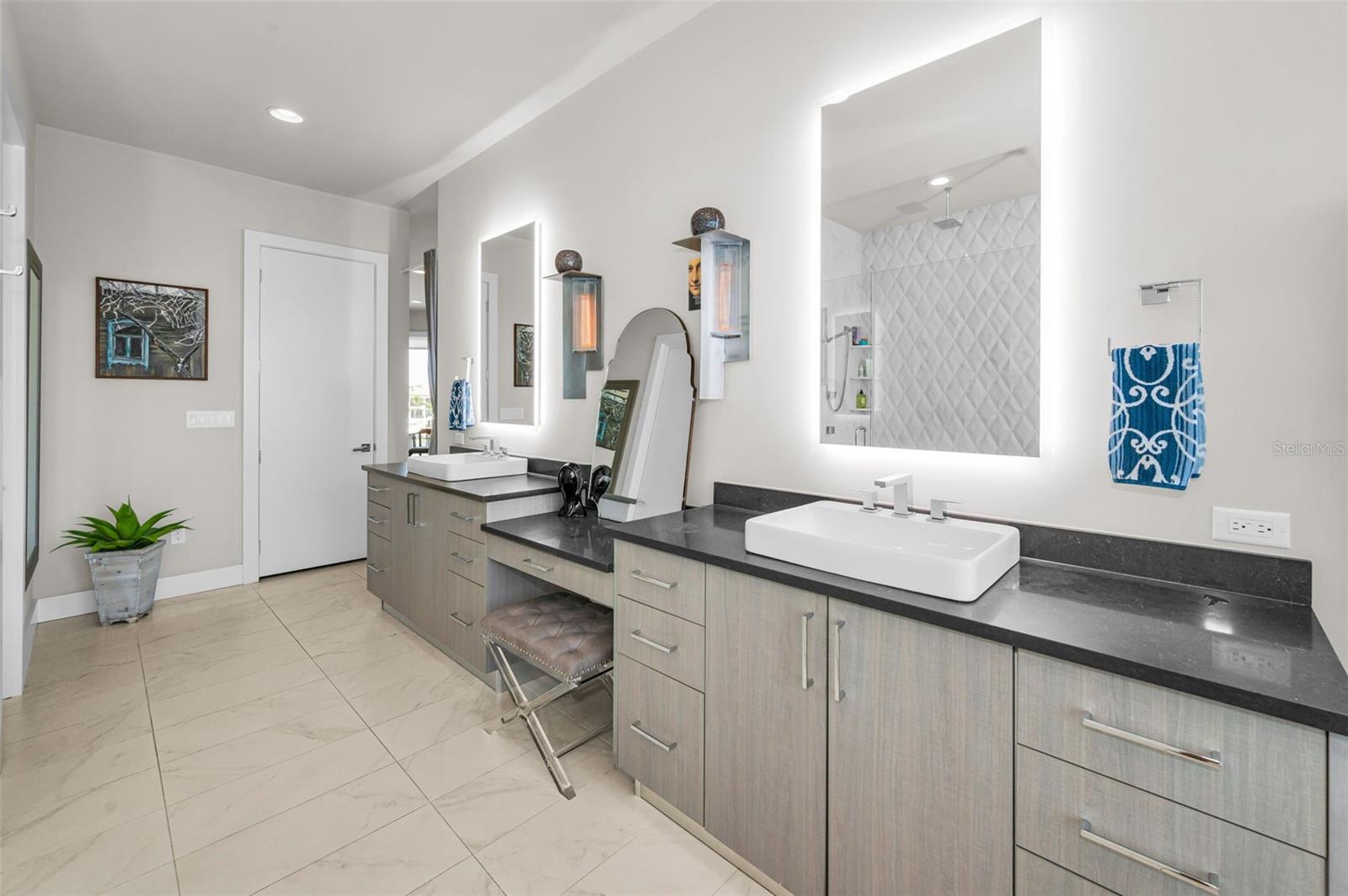 YACHT CLUB ESTATES - Residential