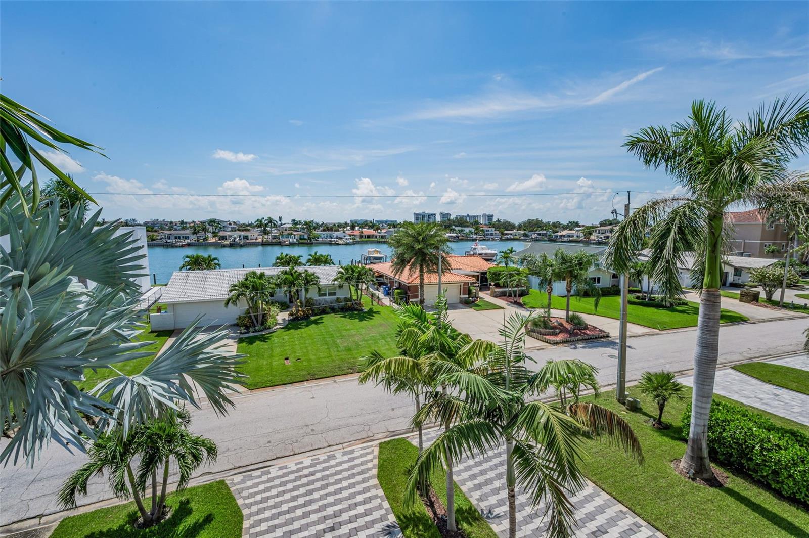 YACHT CLUB ESTATES - Residential