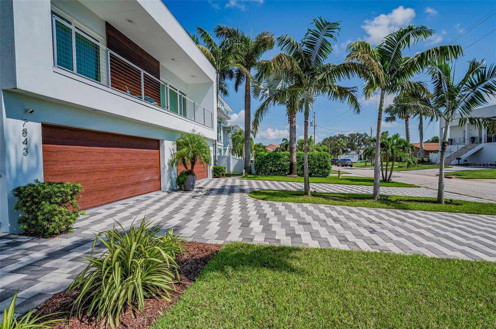 YACHT CLUB ESTATES - Residential