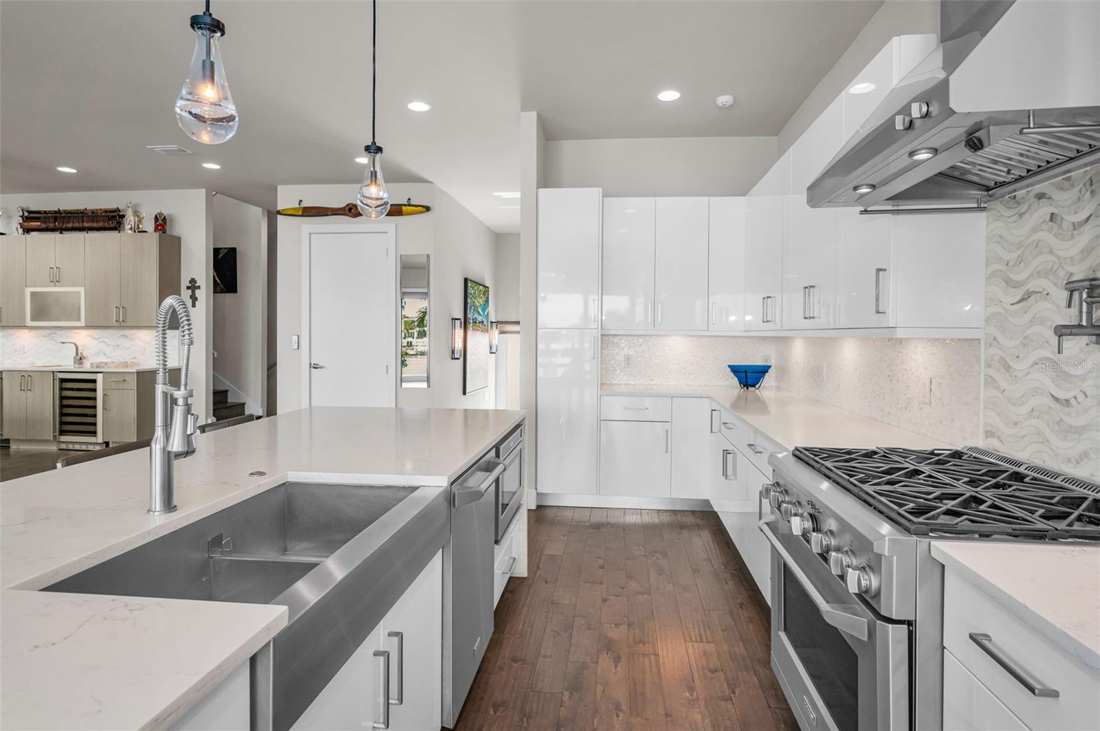 YACHT CLUB ESTATES - Residential