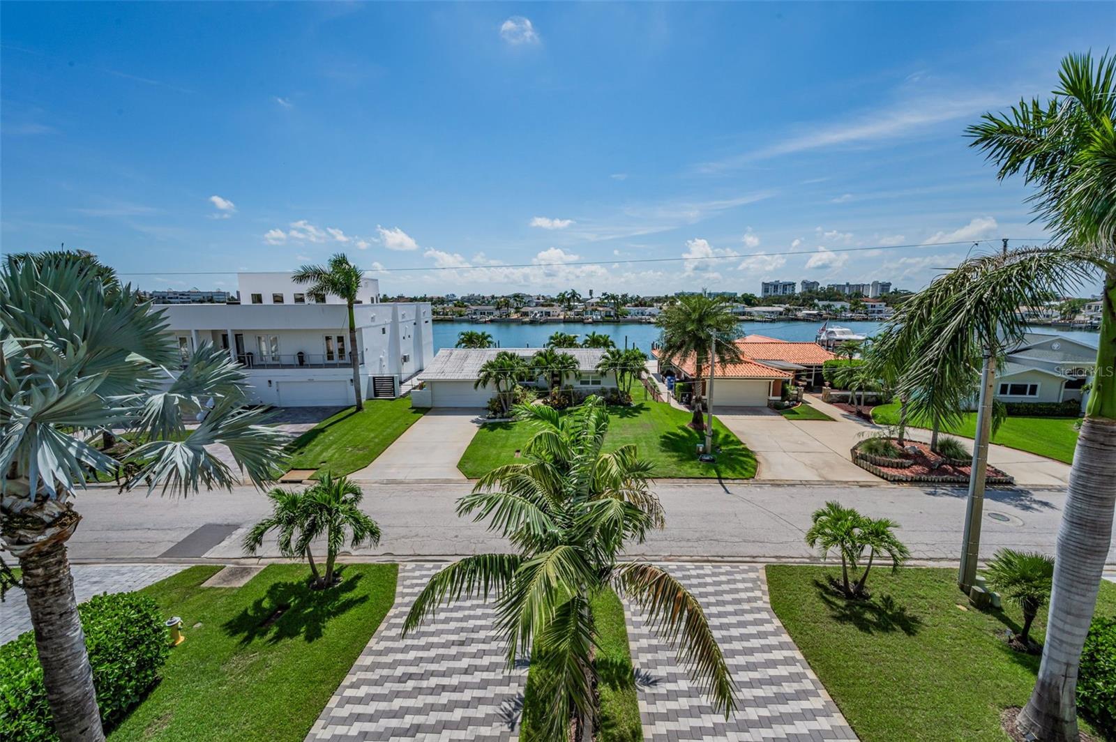 YACHT CLUB ESTATES - Residential