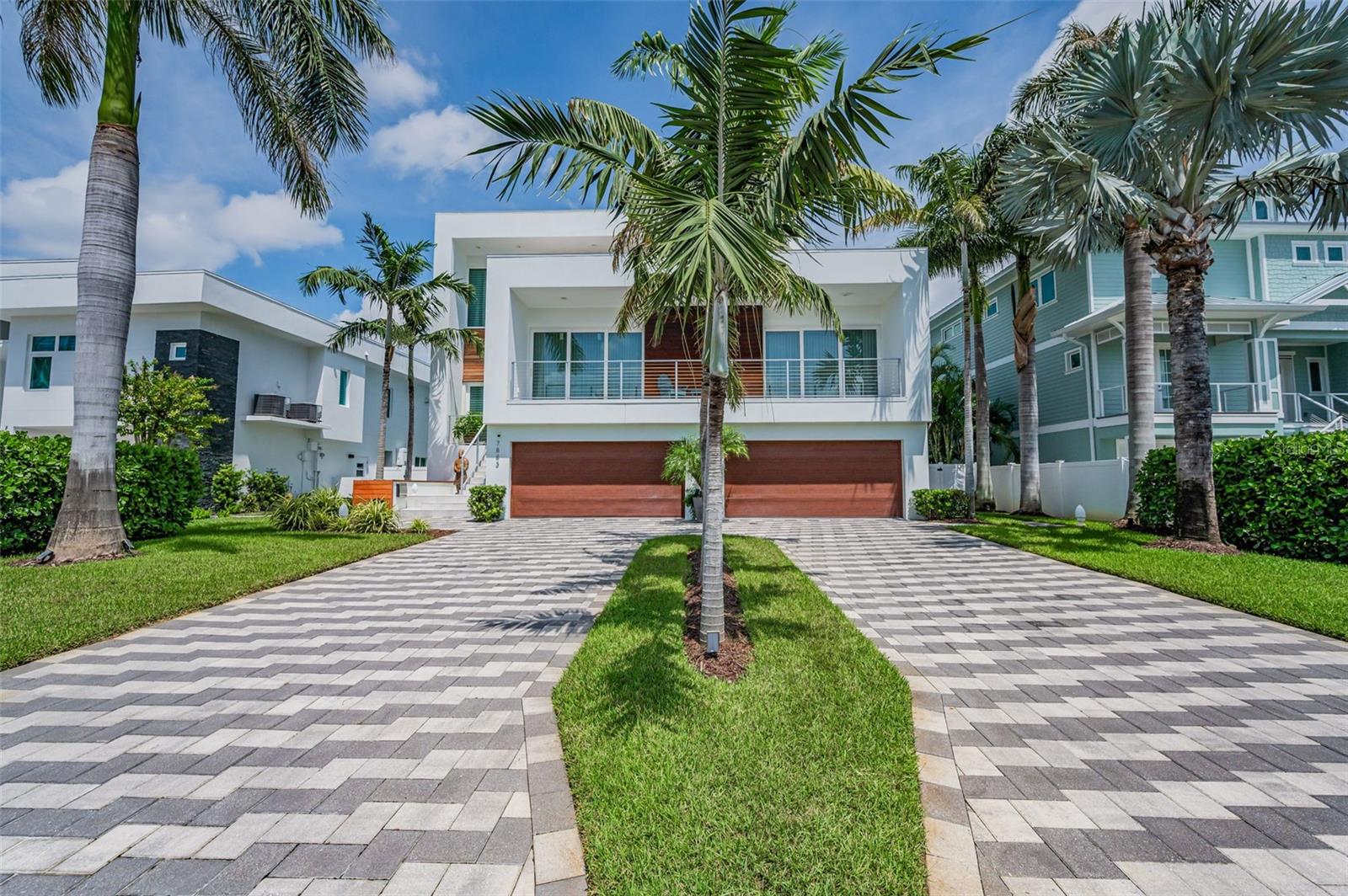 YACHT CLUB ESTATES - Residential