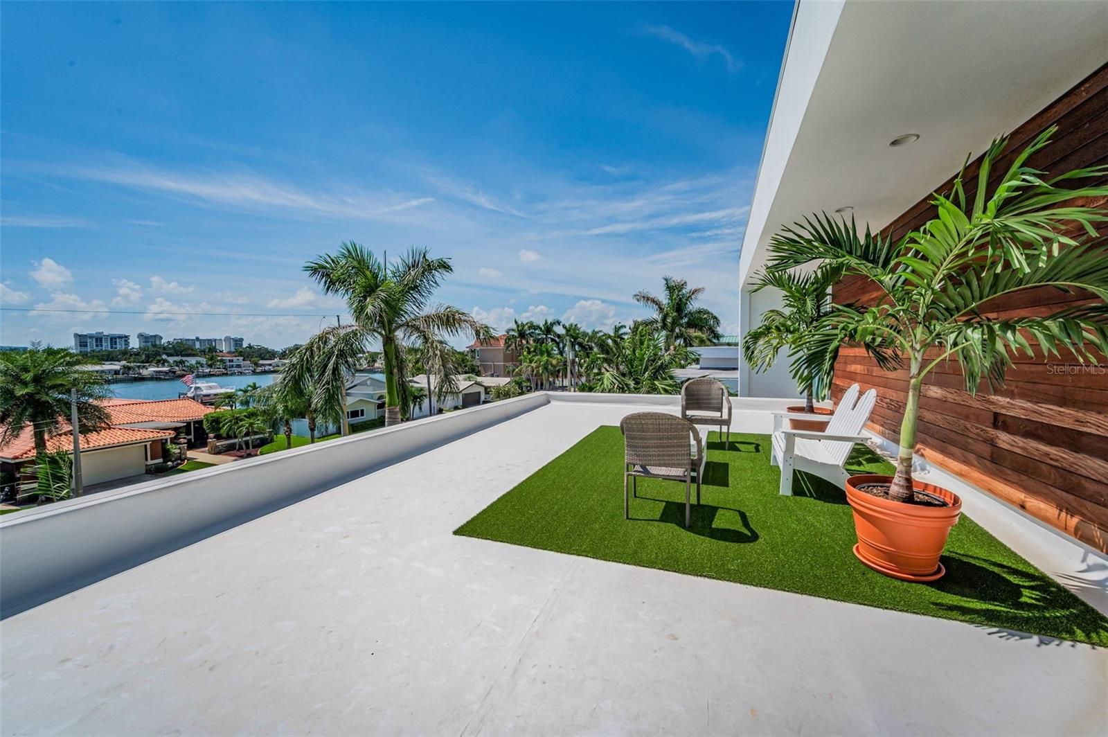 YACHT CLUB ESTATES - Residential