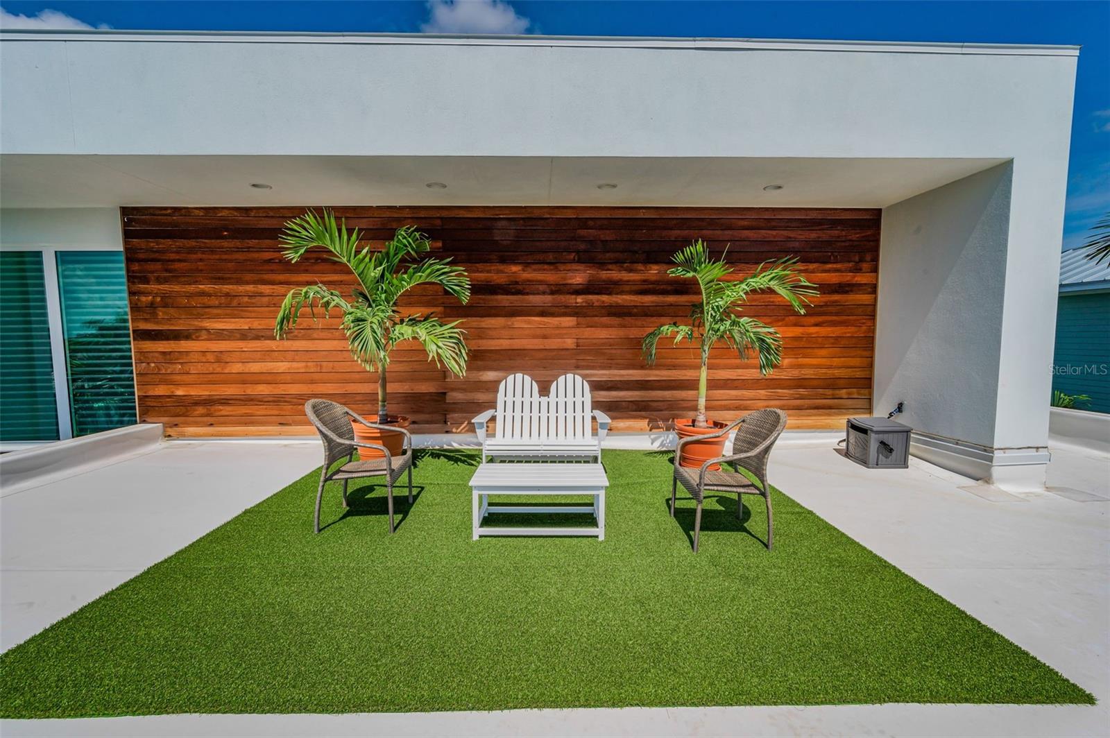 YACHT CLUB ESTATES - Residential