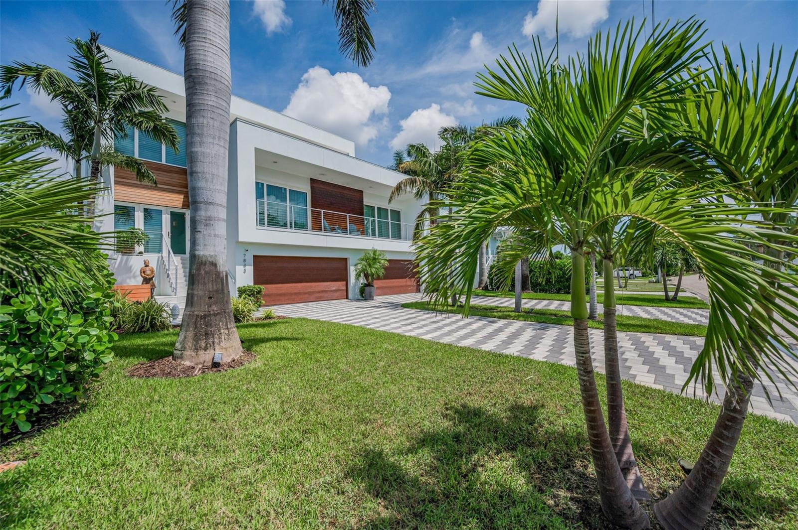 YACHT CLUB ESTATES - Residential