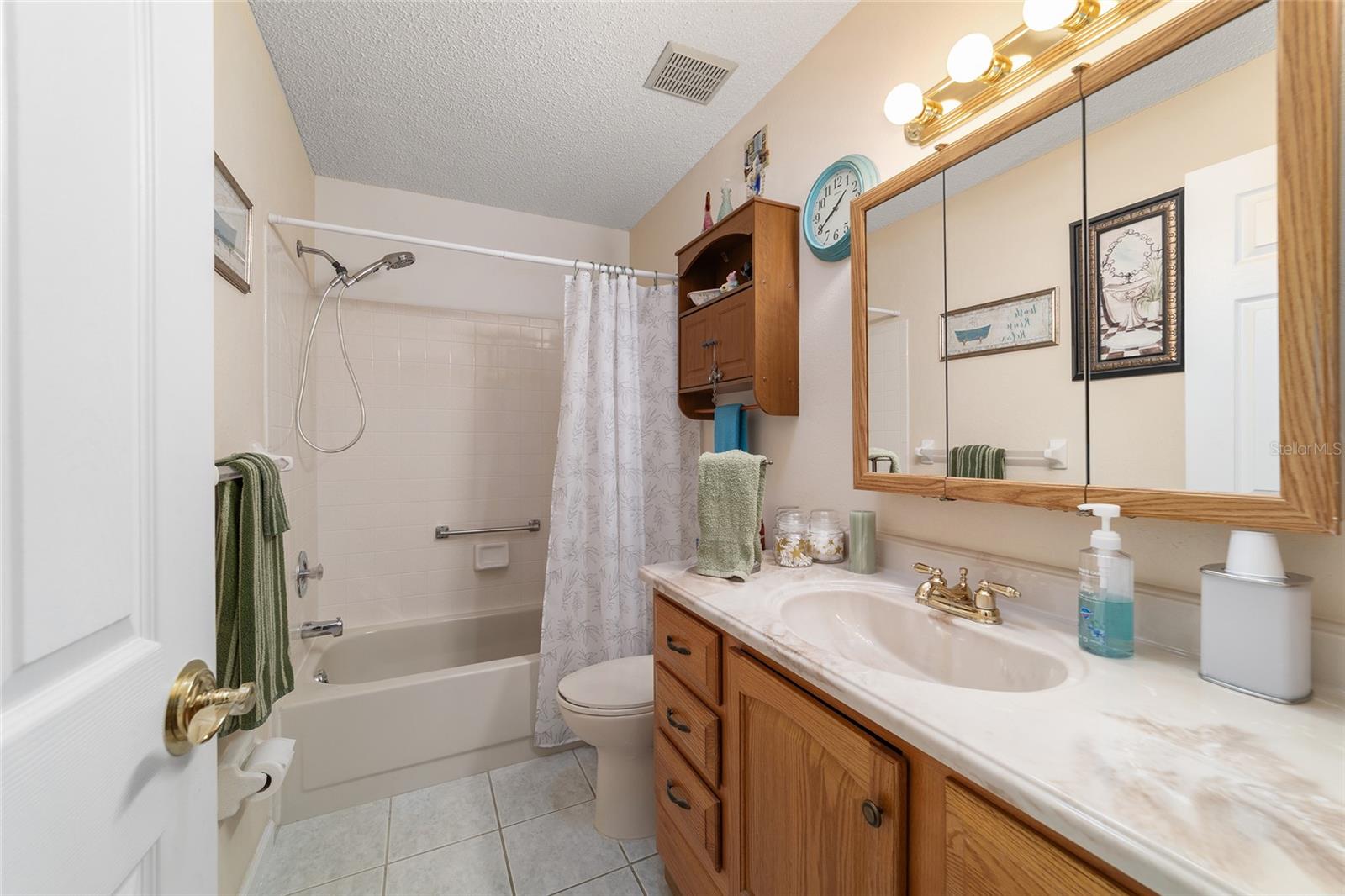 ON TOP OF THE WORLD - Residential