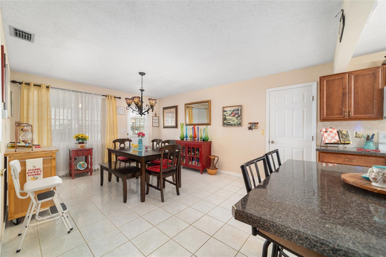 ON TOP OF THE WORLD - Residential