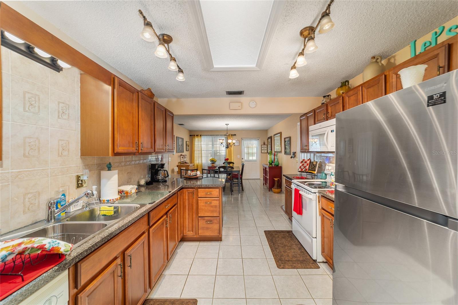 ON TOP OF THE WORLD - Residential